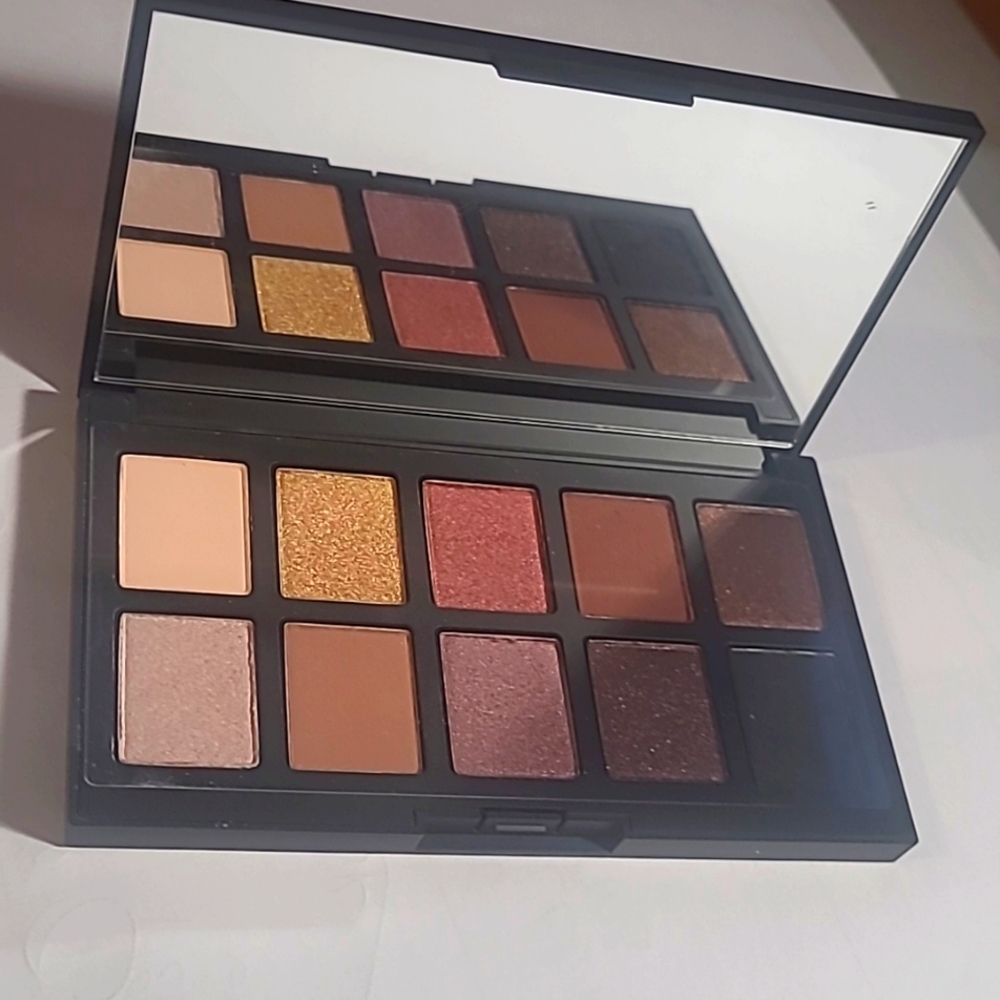 Lady Gaga HAUS LABORATORIES Glam Room No1 Fame,  Eye Shadow Palette by Lady Gaga